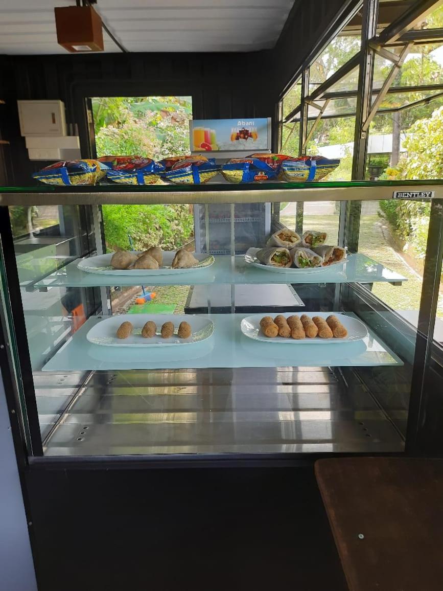 נגומבו Ceylon Kingsmen Garden Hotel - Katunayake מראה חיצוני תמונה